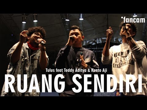 TULUS feat TEDDY ADHITYA & KUNTO AJI - Ruang Sendiri | Kampoeng Jazz 2017