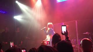 Zhavia live “Say Something”