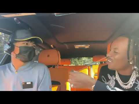 Rich The Kid pull up on his homie during his shift…😂