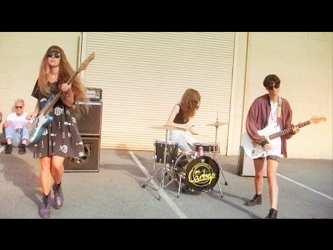 The Courtneys - Silver Velvet (Official Music Video)