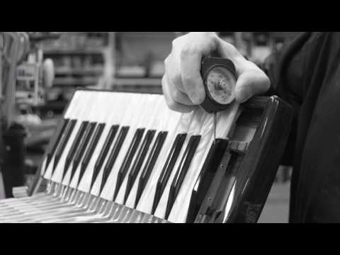 Le principali fasi di produzione delle fisarmoniche Fismen