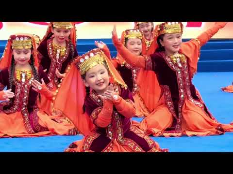 Uyghur Girls dance to Tajik Song