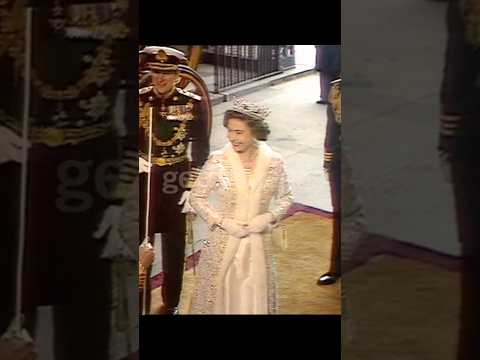 The Queen arriving at the Opening of Parliament in 1978 #royalfamily #queenelizabeth #princephillip