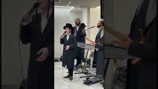 *הדלקה במלון בוטיק - ברוקלין במירון לנגידי חו"ל!* נער הפלא בנצי קלצקין, והקלידן מנדי גולדברג.