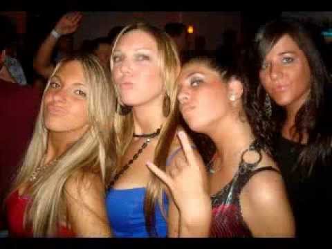 Djevojka koja je na svakoj slici ista!