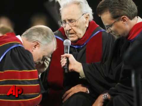 Evangelist Oral Roberts Dies at 91