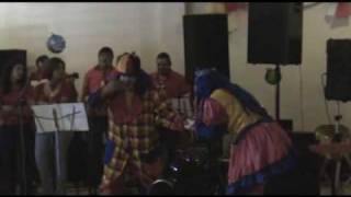 preview picture of video 'El Payaso Pikorete tratando de cantar'