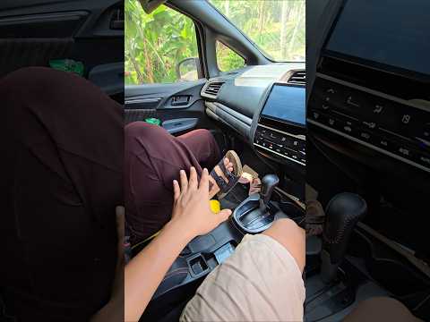 mamah zira ketawa ngakak sendalnya otong buang #trendingshorts