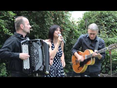 TRIO 67 "Bay mir bistu sheyn!"