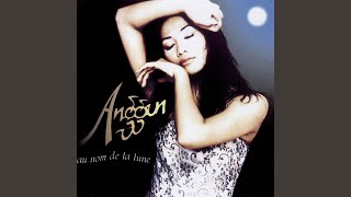 A la plume de tes doigts