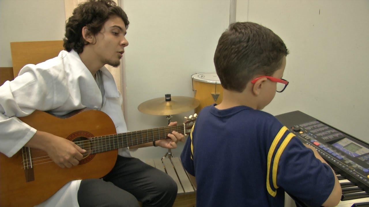 Projeto de musicoterapia da UFMG atende pessoas com distúrbios de desenvolvimento