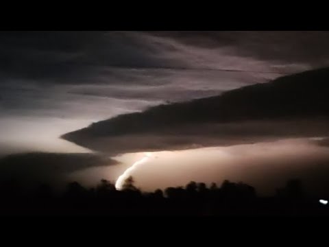 NOITE DE TEMPESTADES NO RIO GRANDE DO SUL / Temporal chegando em São Jerônimo-RS 