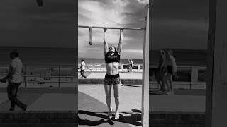 We love some casual pull-ups @mark_edward_g  #pullups #calisthenics