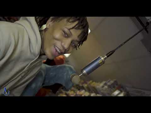 In The Lot: @Rese50z - Shit Talka