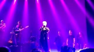 14 Emeli Sande Live - Babe (Luxembourg 25 March)| ZigZag ChitChat