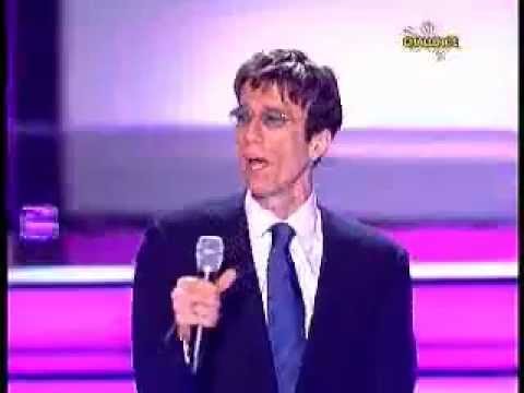 Robin Gibb forgets lyrics to Staying Alive on the World Music Awards
