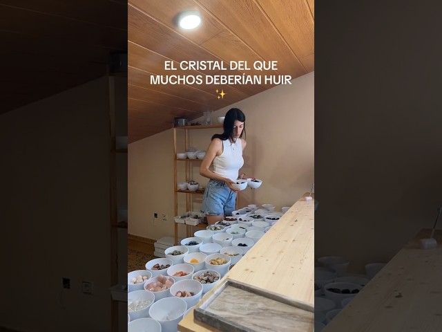 Vídeo relacionado con Pandiui23 Torre de Piedra, de Varita de Cristal Obsidiana, Obsidiana Natural Columna de Cristal Hexagonal,Varitas de Cristal de Roca Obsidiana, varitas de Obsidiana, Torre (Obsidiana, 7-8 CM)
