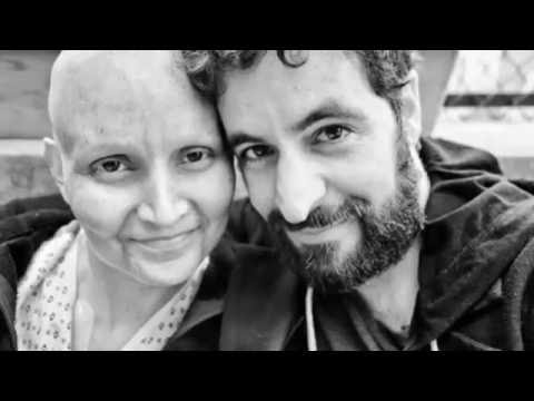 Kanser Hastası Eşinin Fotoğraflarını Çeken Adam