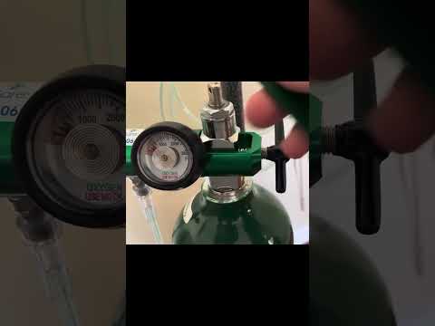 Tragbaren Sauerstoff einschalten #Sauerstoff #Tank #medizinisch