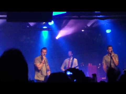 The Baseballs Umbrella live Barcelona, 29.09.2011