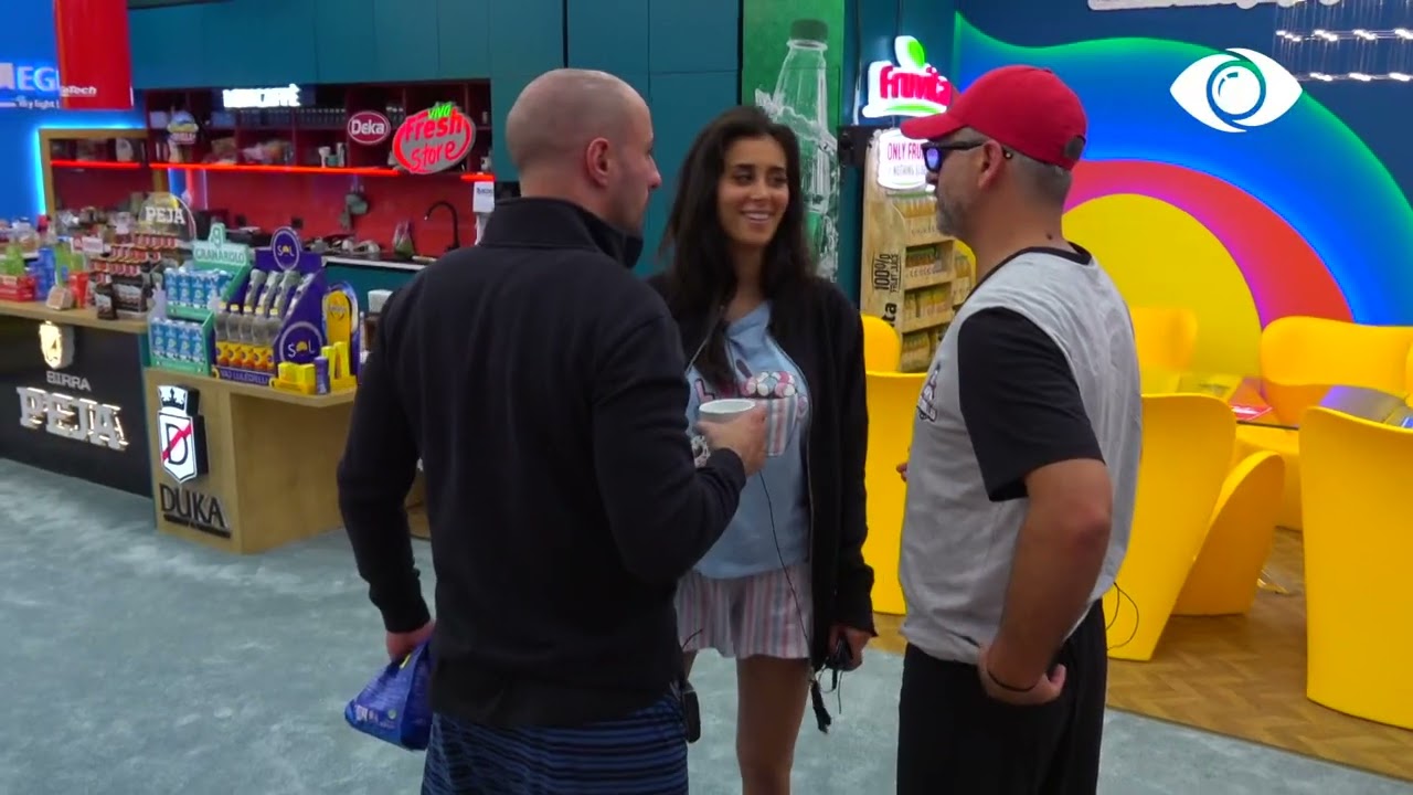 Kristi fton Jorin të pijnë çajin bashkë