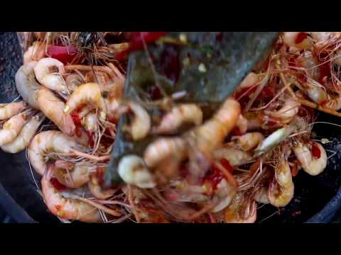 Survival skills: Small shrimp & peppers grilled on clay for food - Cooking shrimp eating delicious Video
