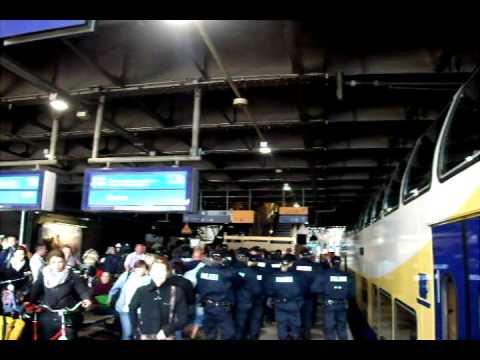 Hamburg Hbf 1.FCM-Anhänger beim Auswärtsspiel