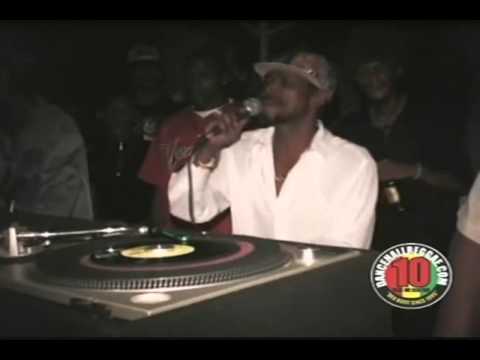 ERROL DUNKLEY  KING STUR GAV SOUND  inna tivoli garden square.avi