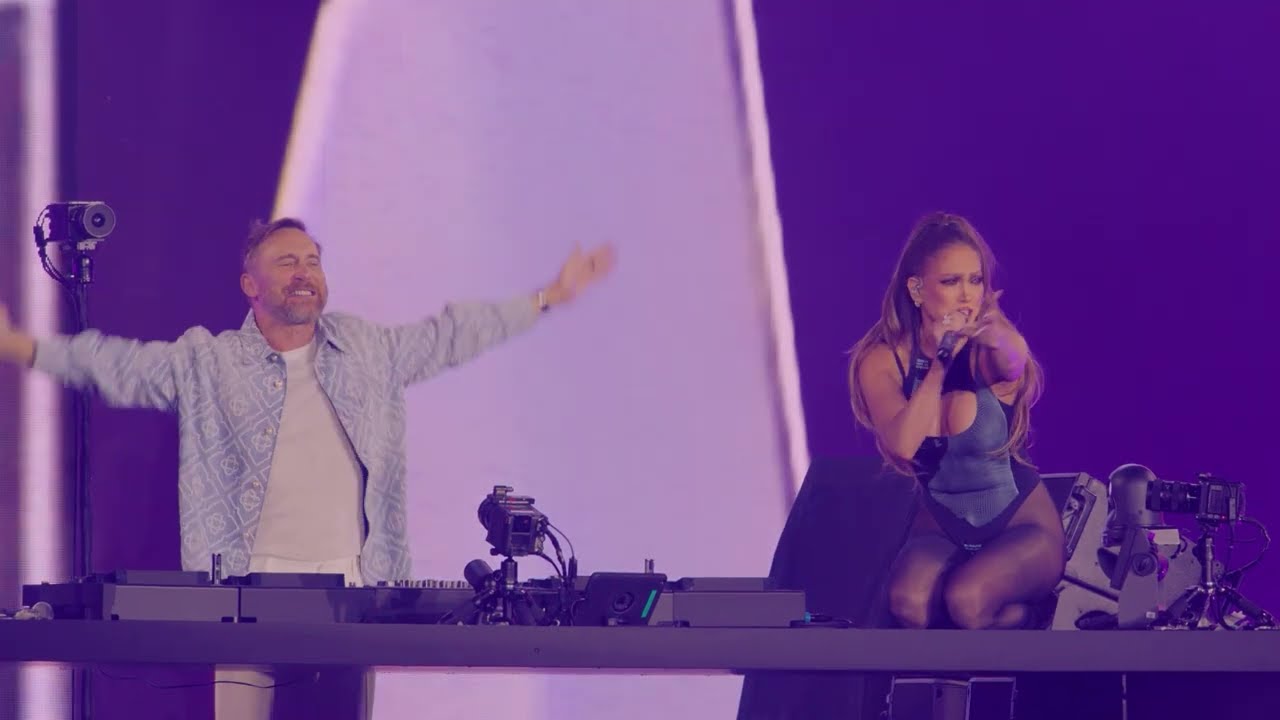 Jennifer Lopez & David Guetta - Save Me Tonight (Live@Stade de France)