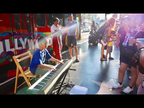 TDW 1883 - Child Pianist Surprises Everyone On Hollywood Blvd