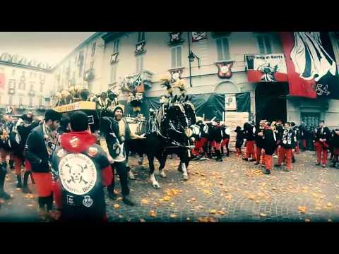 Carnevale Ivrea 2015 Aranceri della Morte gruppo squadraccia