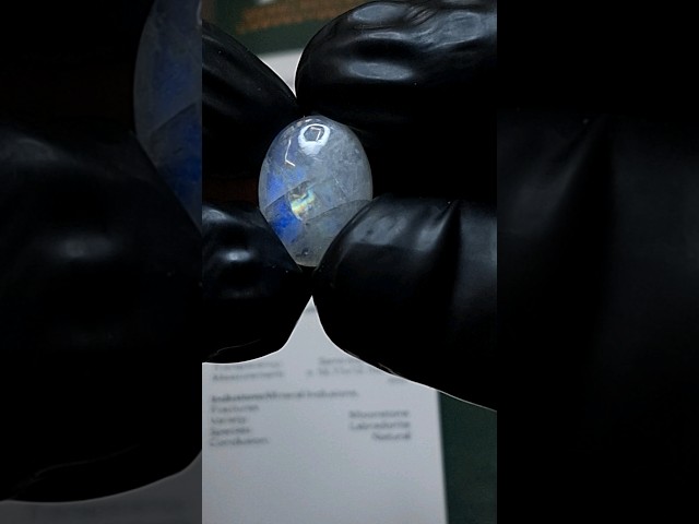 حجر القمر الطبيعي مفحوص وموثق بشهادة مختبر