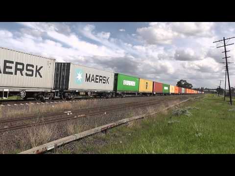 Australian Trains-  Qube Logistics MC1 Freight Train Part 1 - Eisenbahn Zug