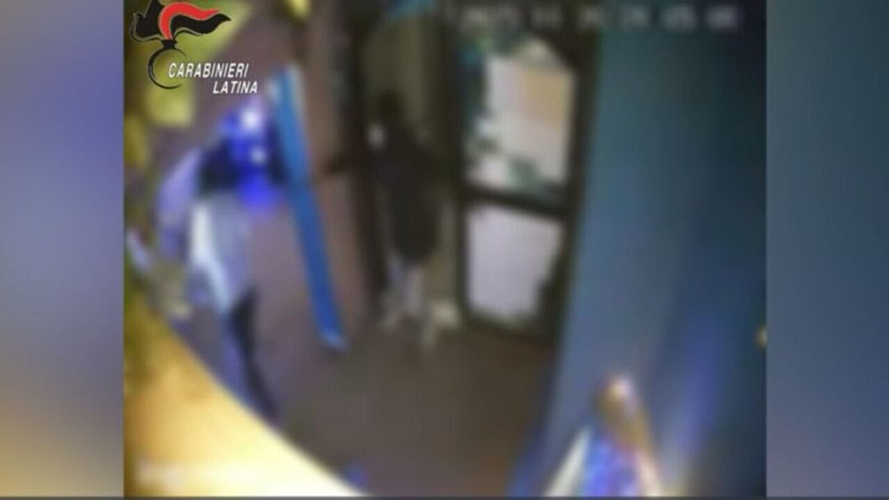 Irruzione armata e rapina in un bar a Sezze (Latina), due arresti