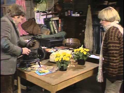 A Fine Romance 1981 S02E01 A Helping Hand