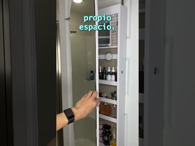 Vídeo relacionado con SONGMICS Caja de Joyas, Organizador de Joyería de 5 Niveles con Ventana de Vidrio, 5 Cajones, Gran Capacidad, Moderna, Tiradores Dorados, Idea de Regalo, 17,2 x 24 x 18,4 cm, Blanco Crema JBC205WD01