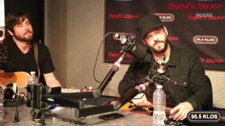The Record Company and Steve Jones Perform Johnny' Cash's "Big River"