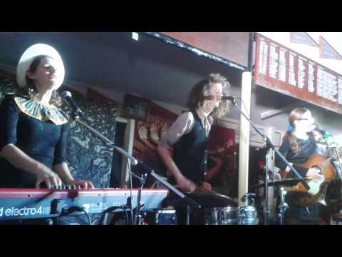 Perch Creek live at the Hard Travelin' show Lismore 2015
