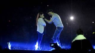 Enrique Iglesias picking Hero Girl and Hero song MEN Arena Manchester, March 24, 2011 Euphoria Tour