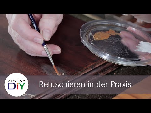 Retusche an Holzergänzungen und Kittstellen