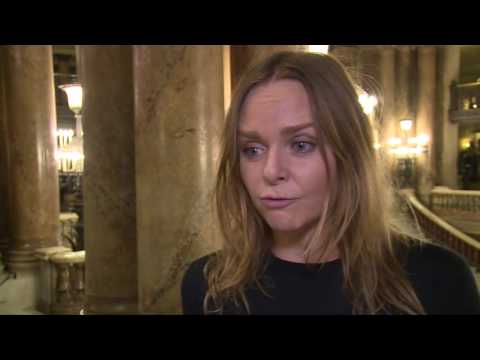 Stella McCartney- Collection Printemps/Eté 2017 à Paris avec interviews