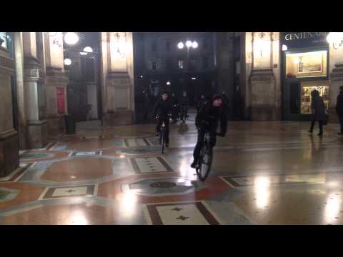 10/1/2013 CRITICAL MASS MILANO , NELLA GALLERIA! GIOVEDì H 22.30 PIAZZA MERCANTI!