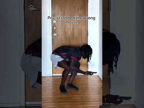 He robbed the wrong house👀