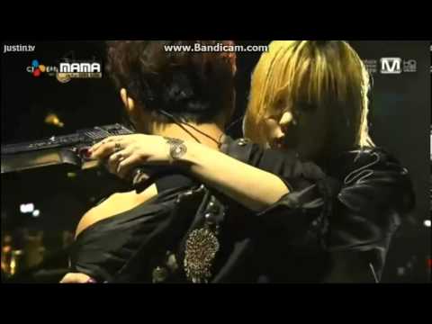 131122 Funny SEUNGRI when HyunA kisses