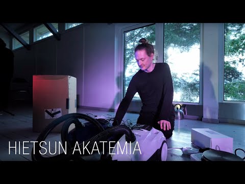 Tanja Tiekso & Antti Tolvi: Hälyjen taide ja Imurit yksin kotona