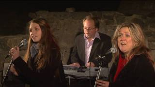 Nora Foss Al-Jabri singing &quot;Himlen i min famn&quot; - With Merethe Trøan