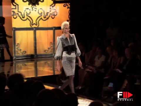 Fashion Show "Valentino" Autumn Winter 2006 / 2007 Haute Couture 1 of 4 by Fashion Channel