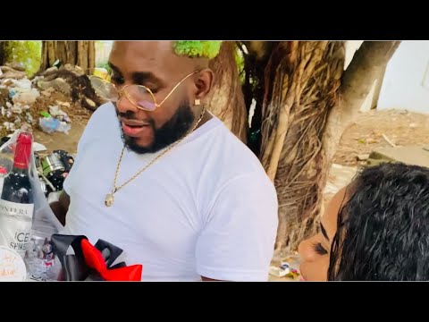 MR BLACK LA FAMA LE HACE REGALO A @alexard5179 Y LUEGO A COMER PIZZA Y A BAILAR PILITA