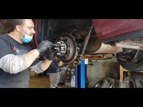 How to Replace Rear Wheel Bearing on Toyota Sienna (2004–2010)