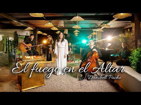 EL FUEGO EN EL ALTAR - Danibell Puche (Video Oficial)